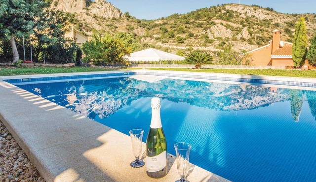 Beautiful holiday villa in the Penyeta Roja urbanisation near Castellón.