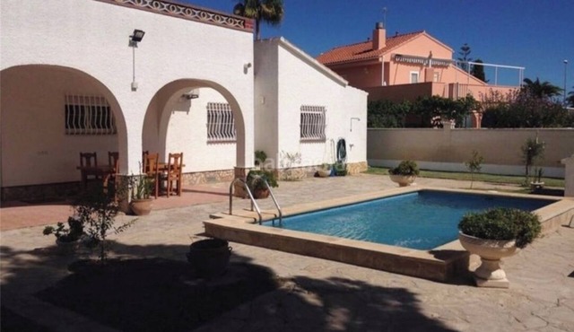 Beautiful house in the Ebro Delta with outdoor pool and 100 m. from the beach