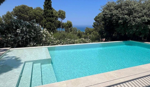 Beautiful private villa for 10 people with WIFI, private pool, A/C, TV, patio and panoramic view