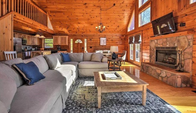 BEAUTIFUL ESCAPE | New Tazewell | LAKE+VIEWS