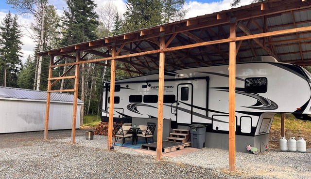 Beautiful escape that sleeps 8. Close to many Lakes and Glacier National Park