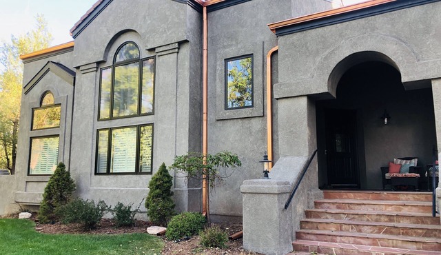 Beautiful Estate Just Steps from Broadmoor Hotel