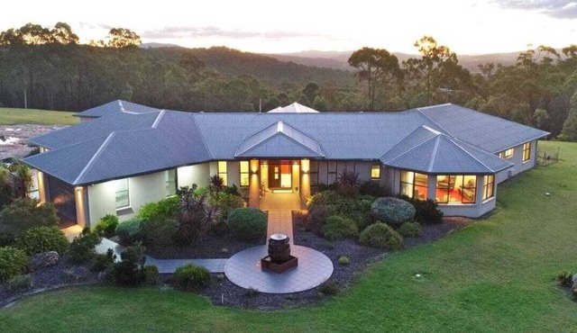 Beautiful Estate in Tea Gardens, 15 mins from the Beach!