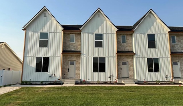 Beautiful European Style Townhome - Near ISU