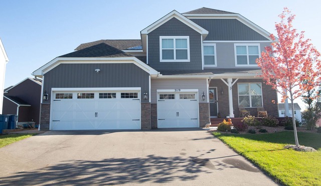 BEAUTIFUL EXECUTIVE SUITE IN A RESIDENTIAL HOME