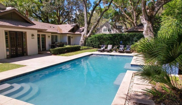 Beautiful Family Home Located Near Sea Island