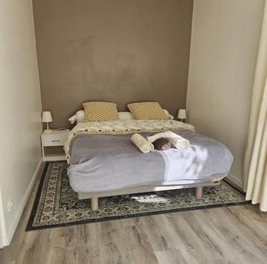 Beautiful F2 apartment 5 stops by train from Paris