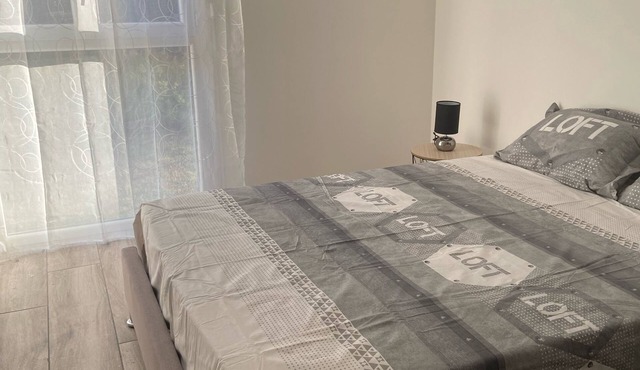 Beautiful F2 is completely renovated and fully equipped