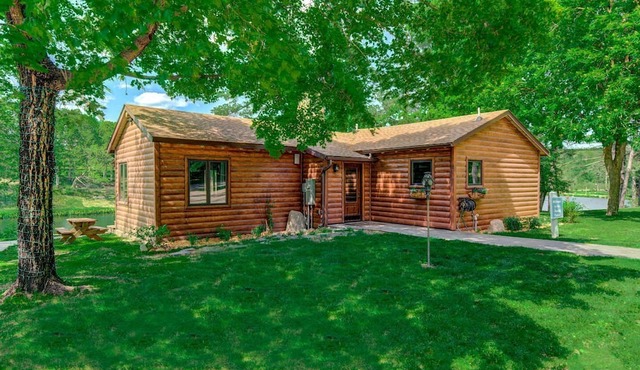 Beautiful Family Cabin with Cozy Interior and Exterior in Saint Croix Falls, Wisconsin