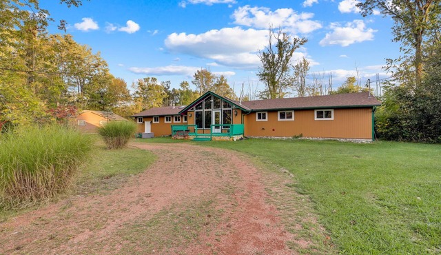 Beautiful Family Cottage Near the Water!