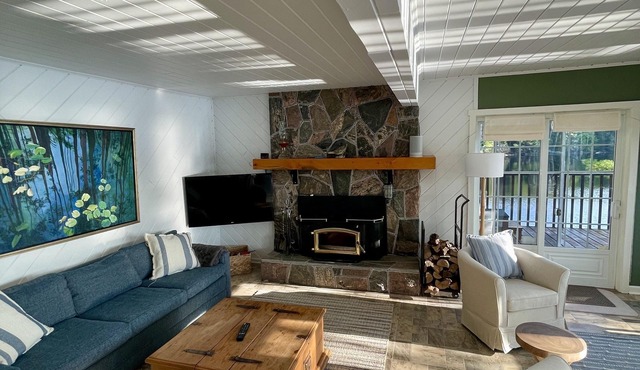 Beautiful family cottage on private lake in the heart of Muskoka