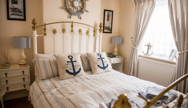 Beautiful, family friendly Cottage with sea views of Chesil Beach