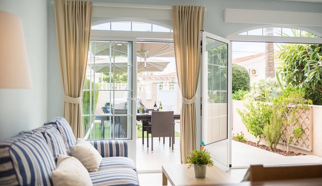 Beautiful family-friendly holiday home close to the beach
