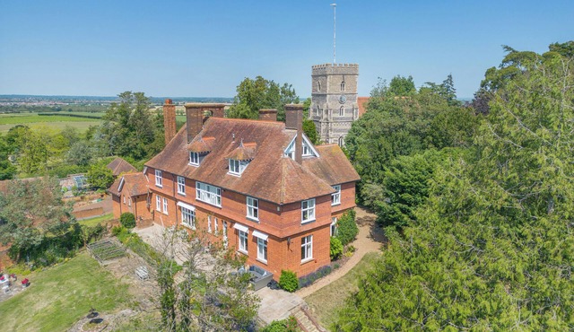 Beautiful, Family Friendly Victorian Rectory 1 Hour from Central London