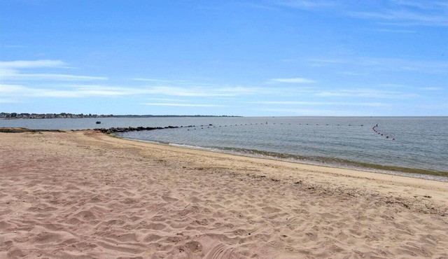 Beautiful, family friendly, beach cottage -3 min walk to beach