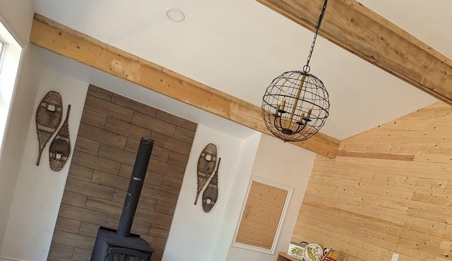 Beautiful family friendly cottage minutes from beach