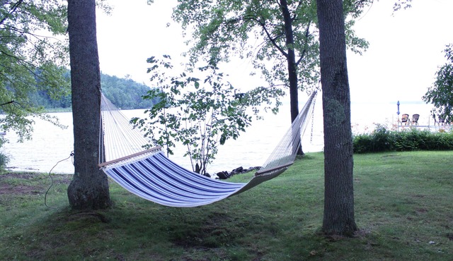 Beautiful, Family-friendly lakefront Cottage on a popular sandbar.