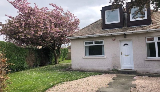 Beautiful family lodge close to Edin city centre, the Zoo & the airport