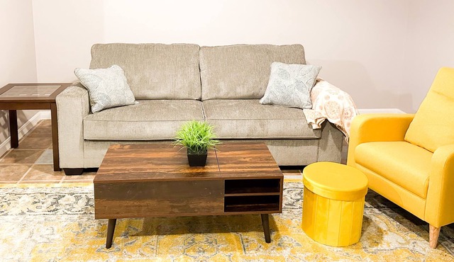 Beautiful family getaway, walking distance to markets, 35 min drive to Boston