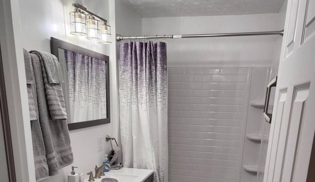 Beautiful family home close to everything Lakes, Fairgrounds, Food