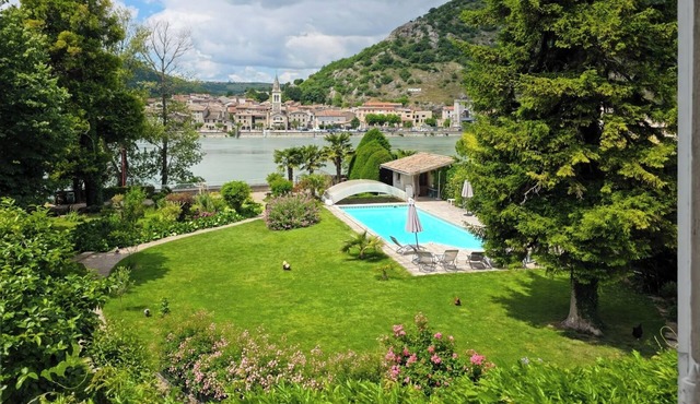 Beautiful family home, with private pool on the banks of the Rhone