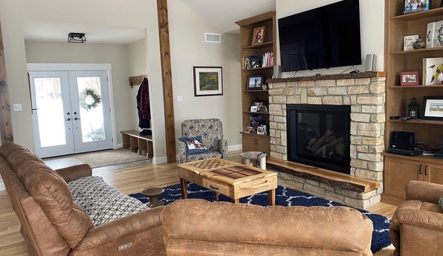 Beautiful Family Home on the Lower Rideau