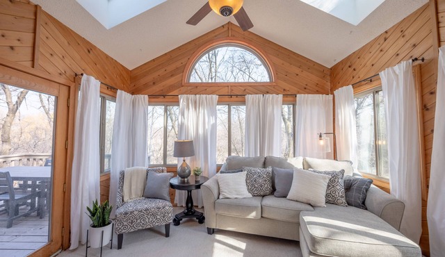 Beautiful Family Home! Close to Outlet Malls