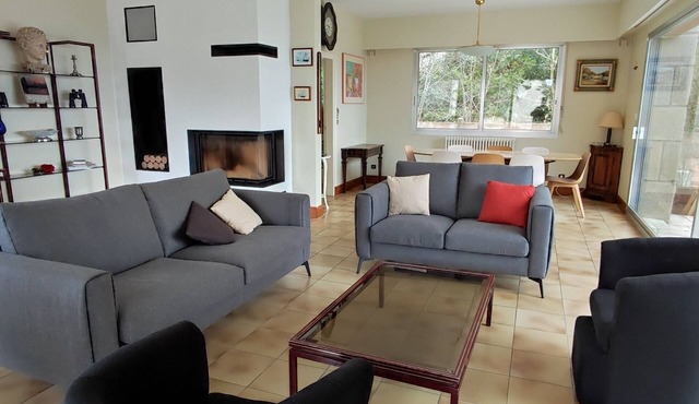 Beautiful family home with sea view and beach access