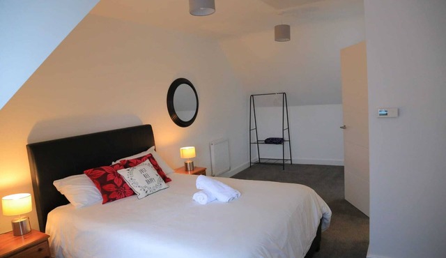 Beautiful Family home with free WiFi and Parking