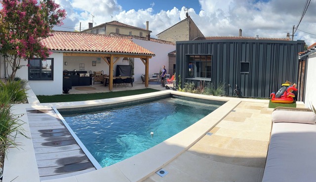 Beautiful family home in the heart of Cognac with swimming pool