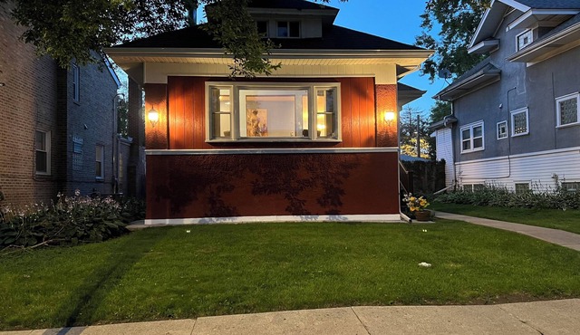 Beautiful family home located in Galewood & Mount Clare with pool and deck