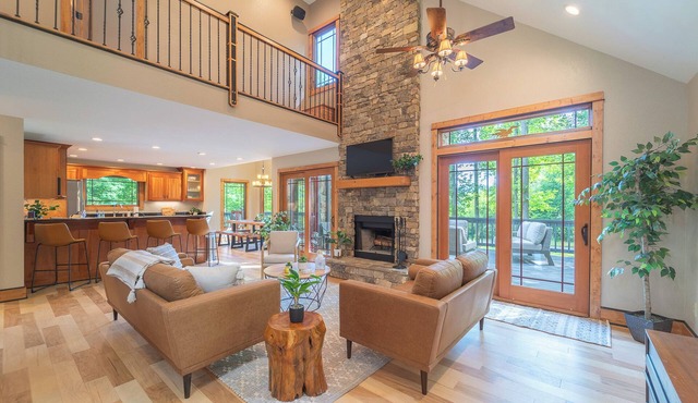 Beautiful family home located close to the Casino, Downtown Murphy.