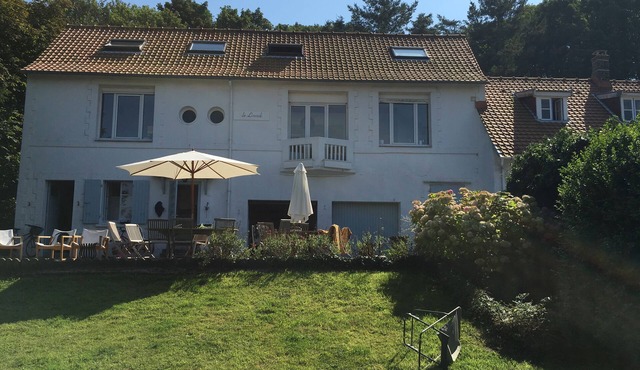 Beautiful family house with large garden and sea views