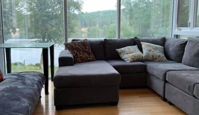 Beautiful Family Lakeside Cottage - 2 Floor, 6 Bedrooms (Lac Cayamant) Sleeps 17
