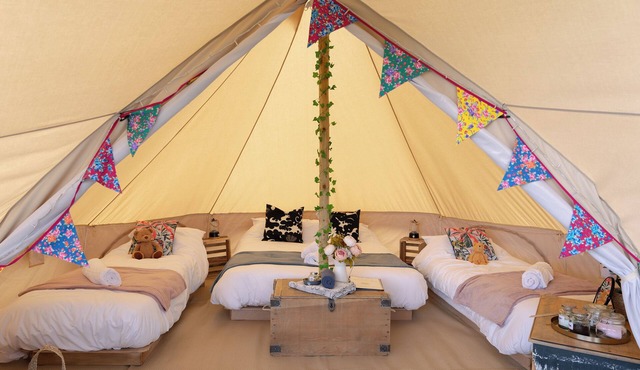 Beautiful Family or Friends Bell Tent in the Quiet Countryside. Dog Friendly.