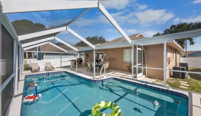 Beautiful Family Pool House Heated Pool