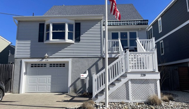 Beautiful family rental, steps 2 beach