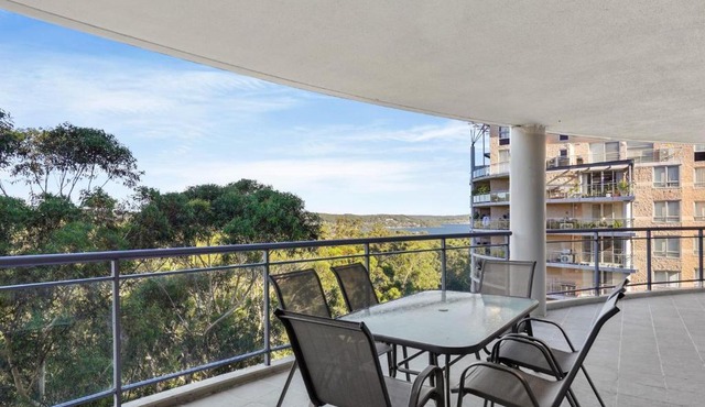 Beautiful Family Retreat with Large Balcony & Pool