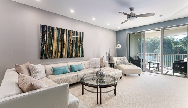 Beautiful family sized condo minutes away from FT. Myers Beach!