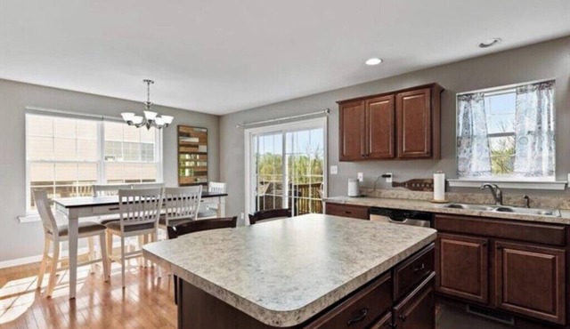 Beautiful family Townhome minutes to Hershey Park, Athletic Fields & Attractions