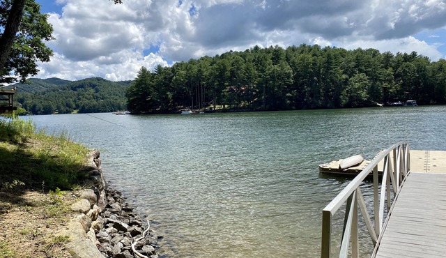 BEAUTIFUL FAMILY VACATION HOME, private dock on Lake Glenville, 5 Bed, 3 Bath