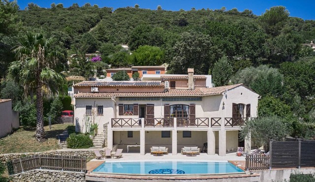 Beautiful family villa for 11 with private pool near Grasse