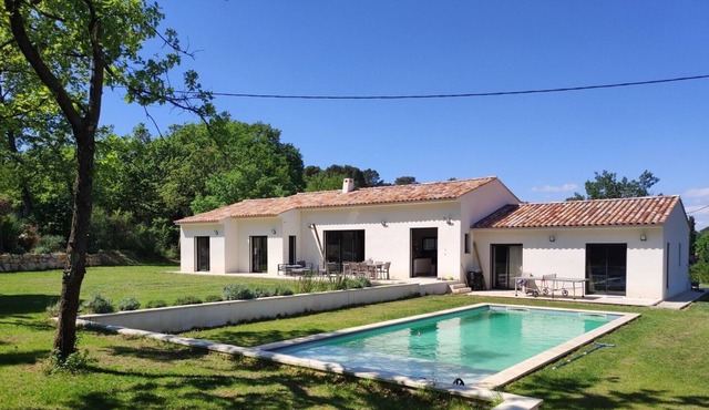 Beautiful family villa with garden and swimming pool Cabriès, quiet location