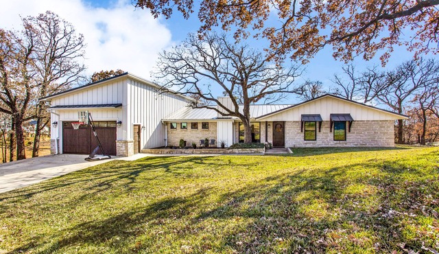 Beautiful Farm House on Lake Lewisville