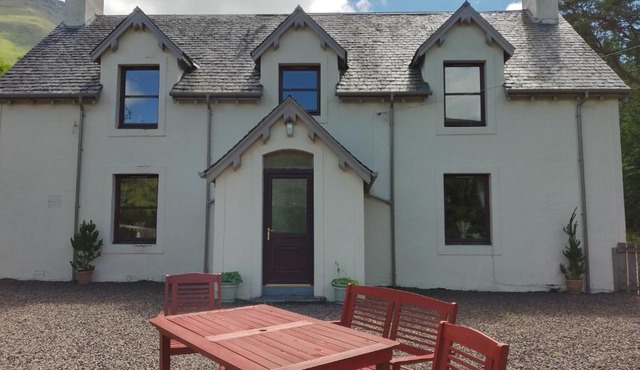 Beautiful Farm House at the foot of Ben More.