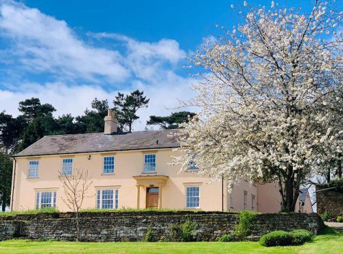 Beautiful farm house with dedicated sitting and media room for guest's use