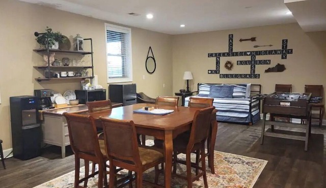 Beautiful farm stay apartment, rural Georgetown KY