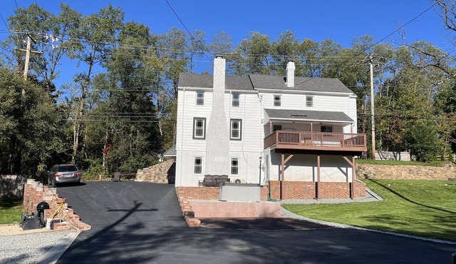 Beautiful farmhouse in Valley Forge Park!
