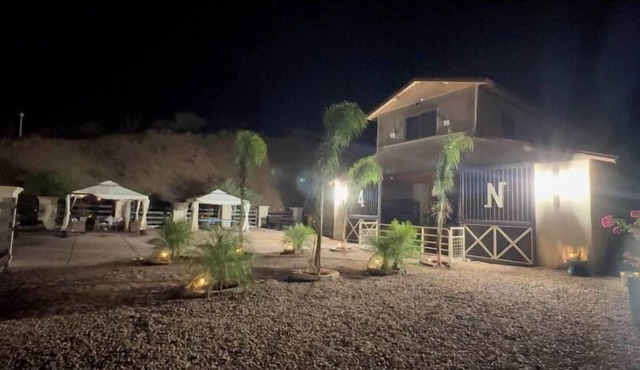 Beautiful Farmhouse And Cabins sleeps 12