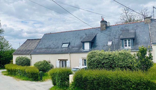 Beautiful farmhouse between ocean, forests and rivers, animals welcome!